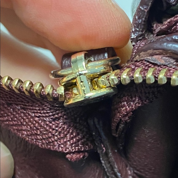 Authentic burgundy oversized trio bag preowned - Picture 7 of 15